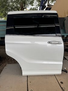 Honda Odyssey used OEM part (RC1 NH788P)