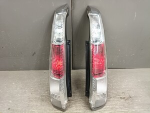 Nissan X-Trail tail light set (NT30 T30)