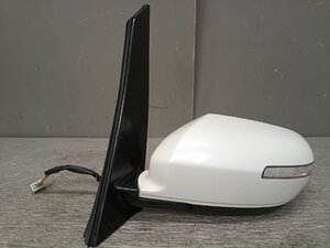 Honda Elysion used OEM part (RR1 NH683P)