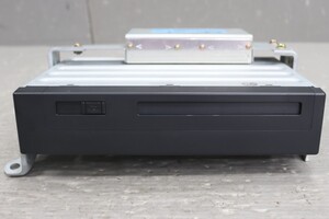 Used JDM navigation head unit (UZZ40 UZZ40-DKAQK DVD Toyota)