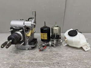 Toyota Prius used OEM part (ZVW30 ABS)